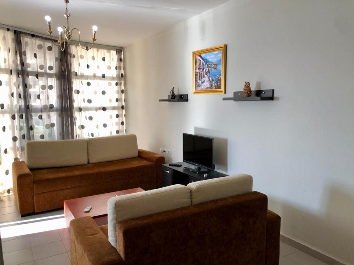 Lorenso Guest House Sarande Bagian luar foto