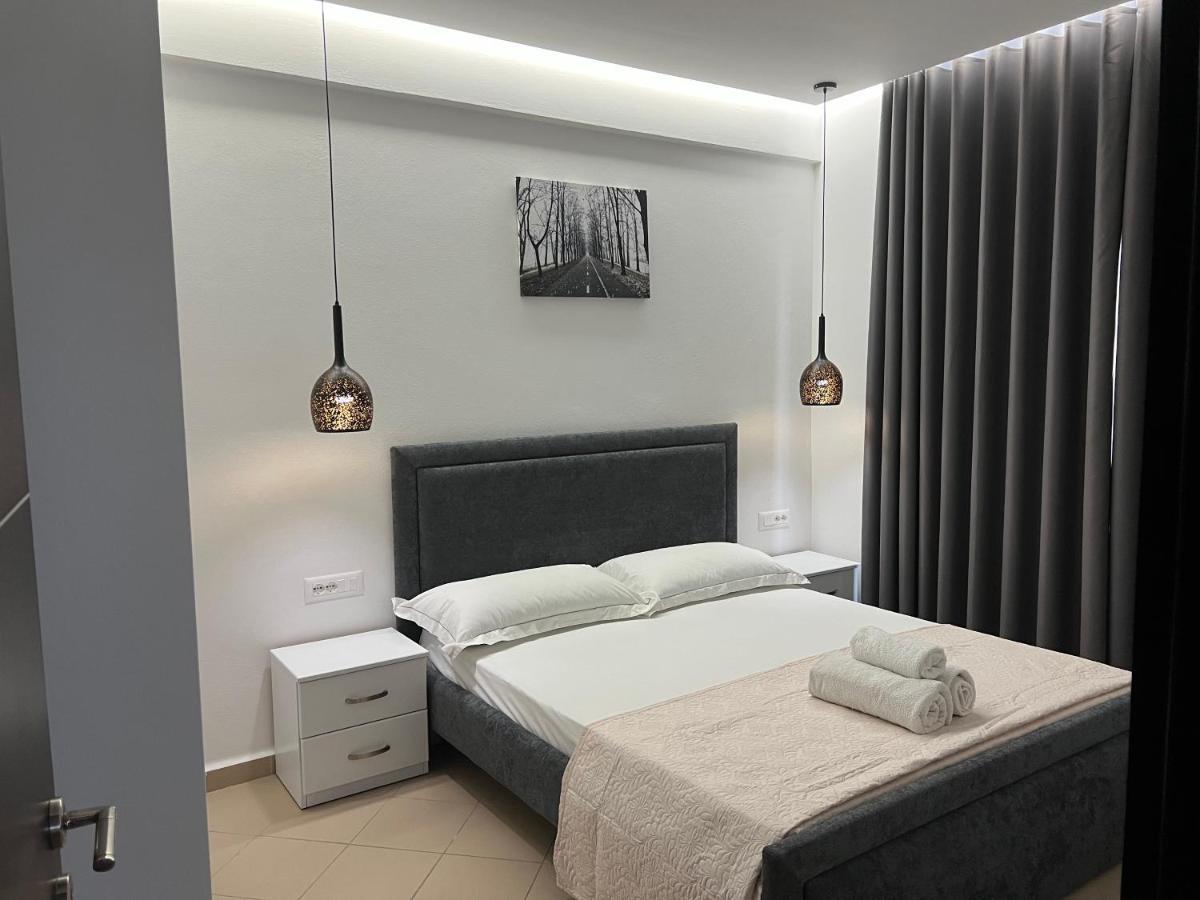 Lorenso Guest House Sarande Bagian luar foto