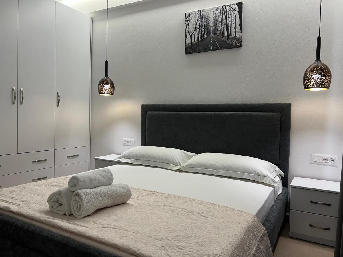 Lorenso Guest House Sarande Bagian luar foto