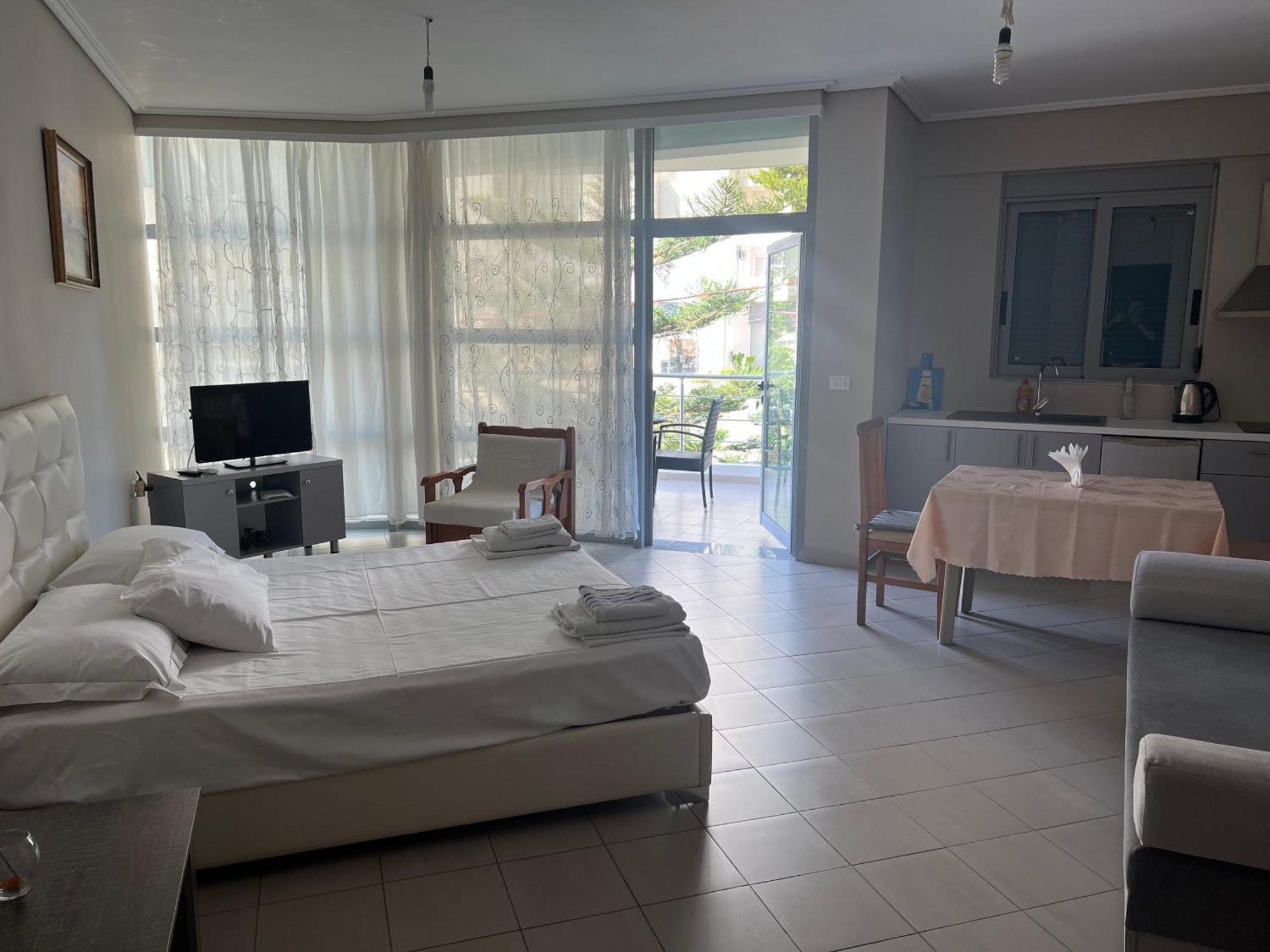 Lorenso Guest House Sarande Bagian luar foto
