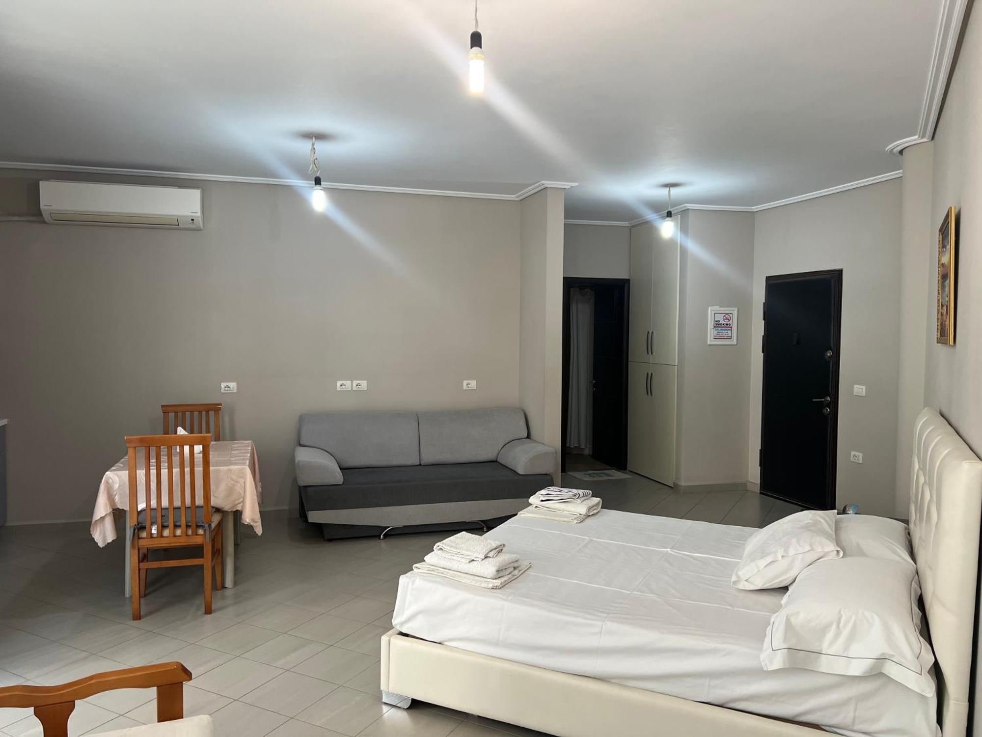 Lorenso Guest House Sarande Bagian luar foto