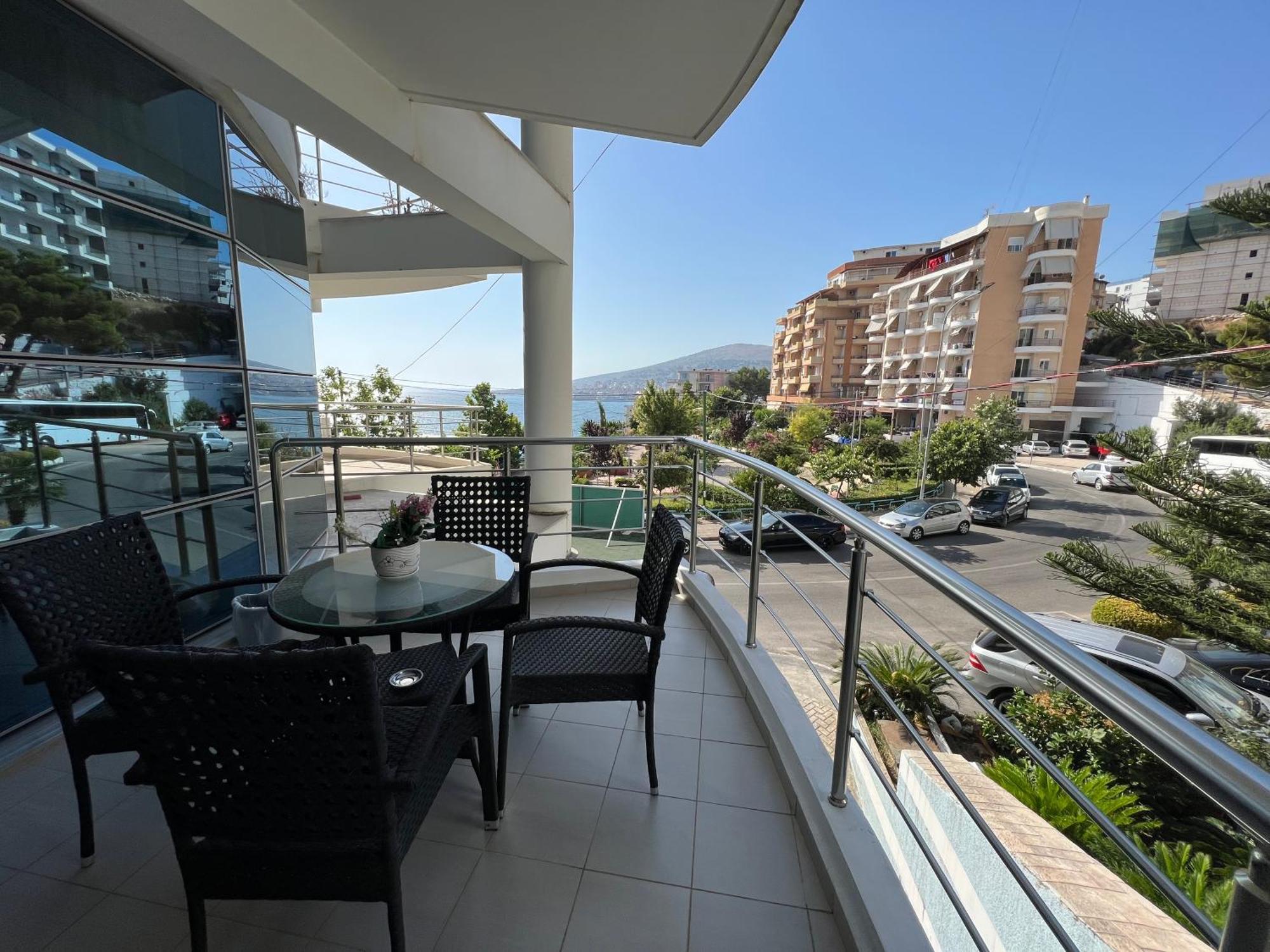 Lorenso Guest House Sarande Bagian luar foto
